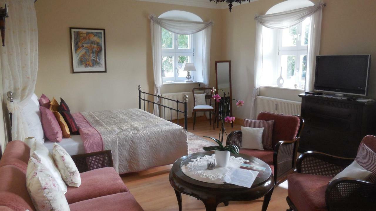 Herrenhaus Kunzwerda Bei Torgau - Aparthotel, Boardinghouse, Wohnen Auf Zeit Zewnętrze zdjęcie